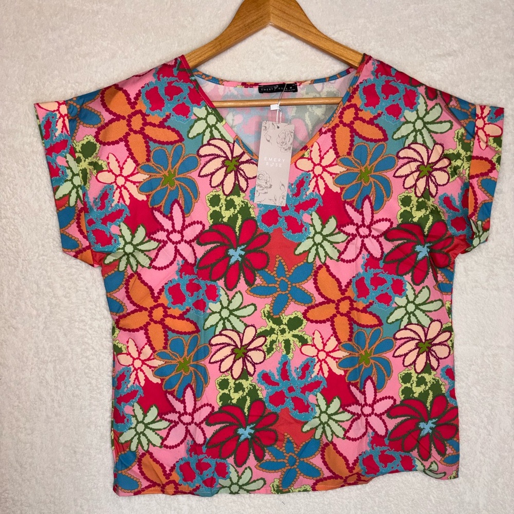 NWT Emery Rose Floral blouse short sleeve loose v neckline vintage boho size Med
